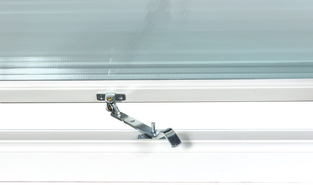 Topphengslet aluminiumsvindu i 3-lags glass, utovergående - U-verdi 1,1 + Ramme ermer Topphengslet aluminiumsvindu i 3-lags glass, utovergående - U-verdi 1,1 + Ramme ermer