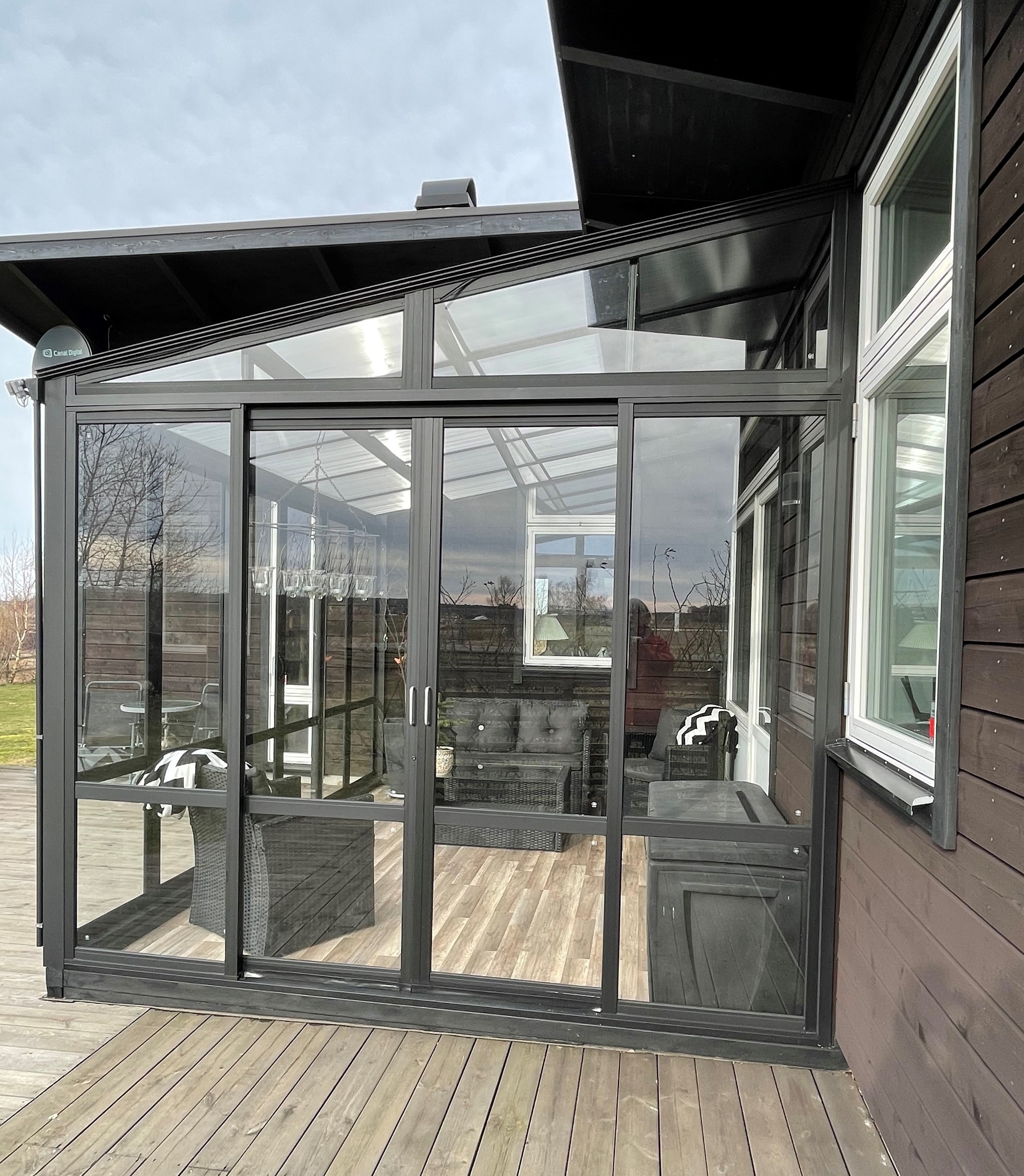 Sunrise Uterom - 3,7 x 2.9 m (Svart) Sunrise Uterom - 3,7 x 2.9 m (Svart)