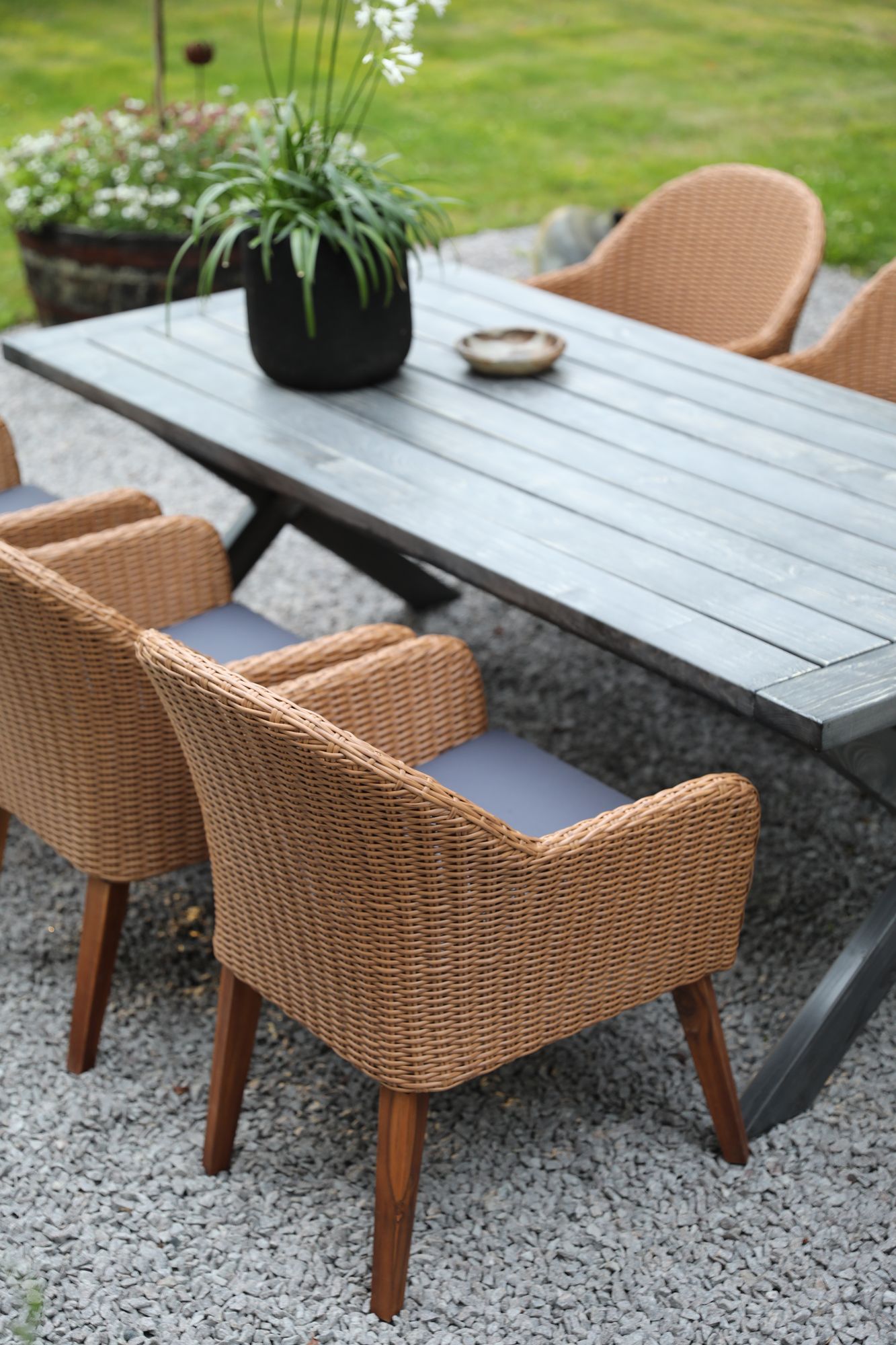 Oxford utegruppe, grått bord 220 cm inkl. 6 stk. valetta naturfargede spisestoler Oxford utegruppe, grått bord 220 cm inkl. 6 stk. valetta naturfargede spisestoler