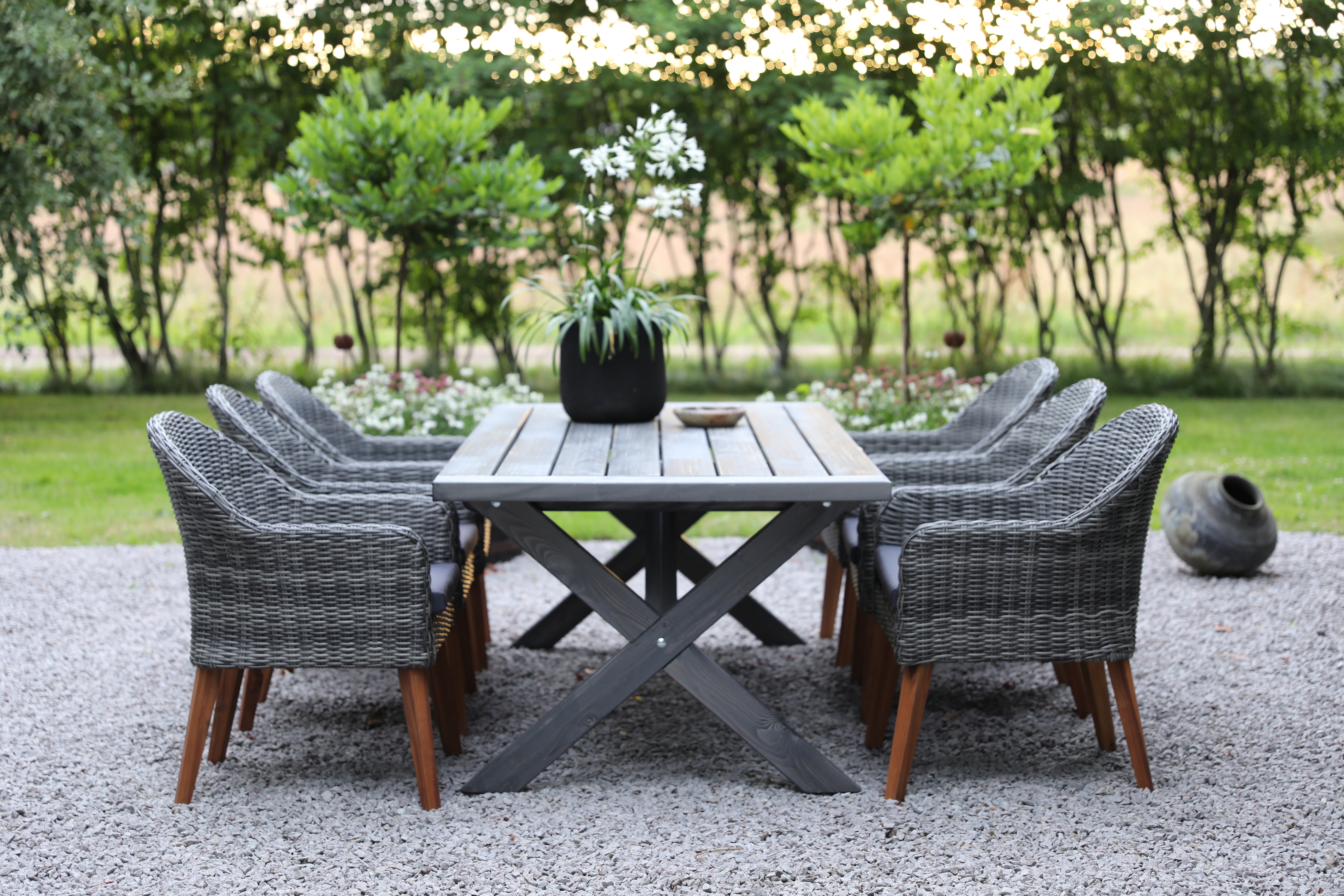 Oxford utendørs spisegruppe; grått bord 220 cm inkl. 6 stk. Valetta lenestoler grå kunstrotting Oxford utendørs spisegruppe; grått bord 220 cm inkl. 6 stk. Valetta lenestoler grå kunstrotting