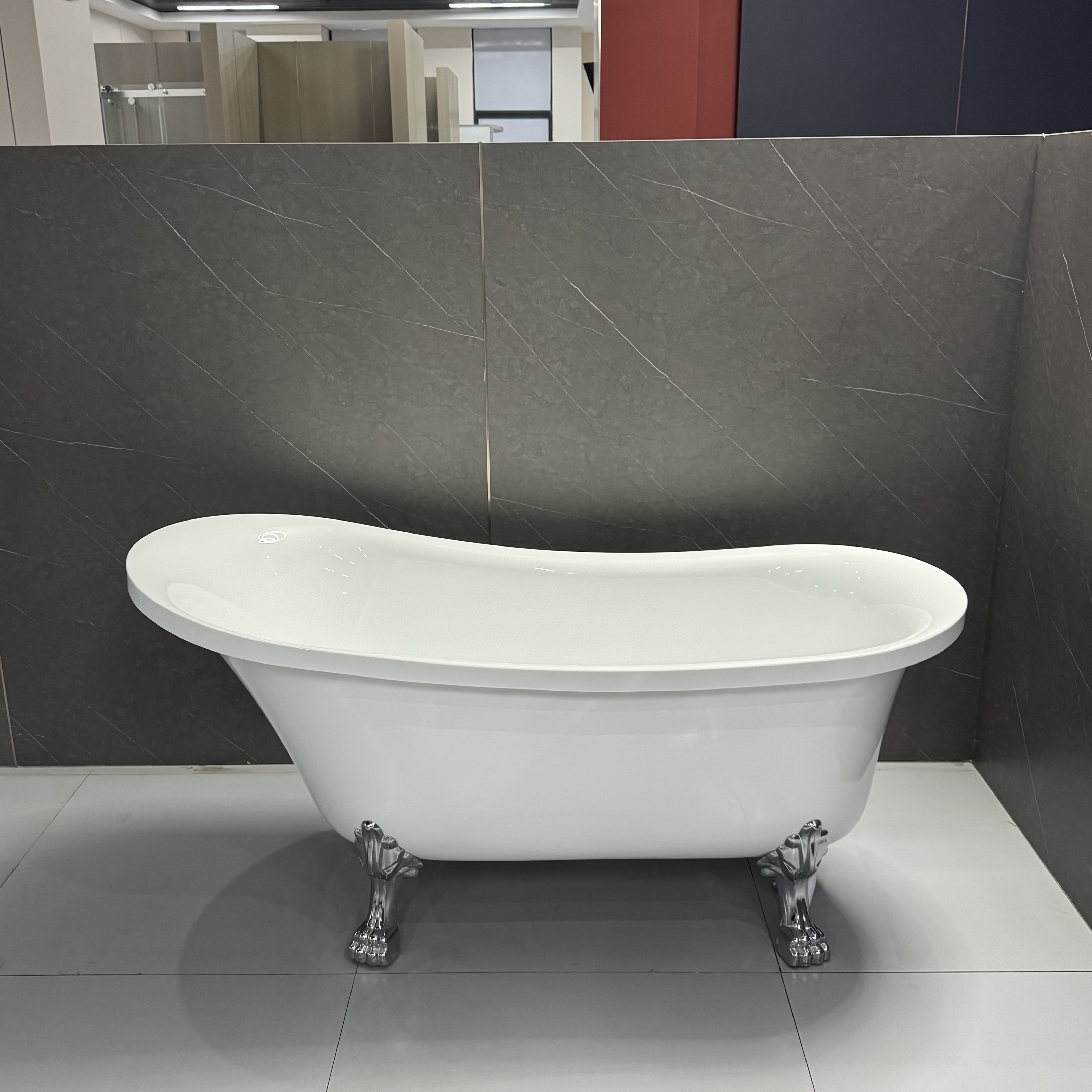 Frittst�ende Kapolei badekar med klof�tter 170 � 75 cm