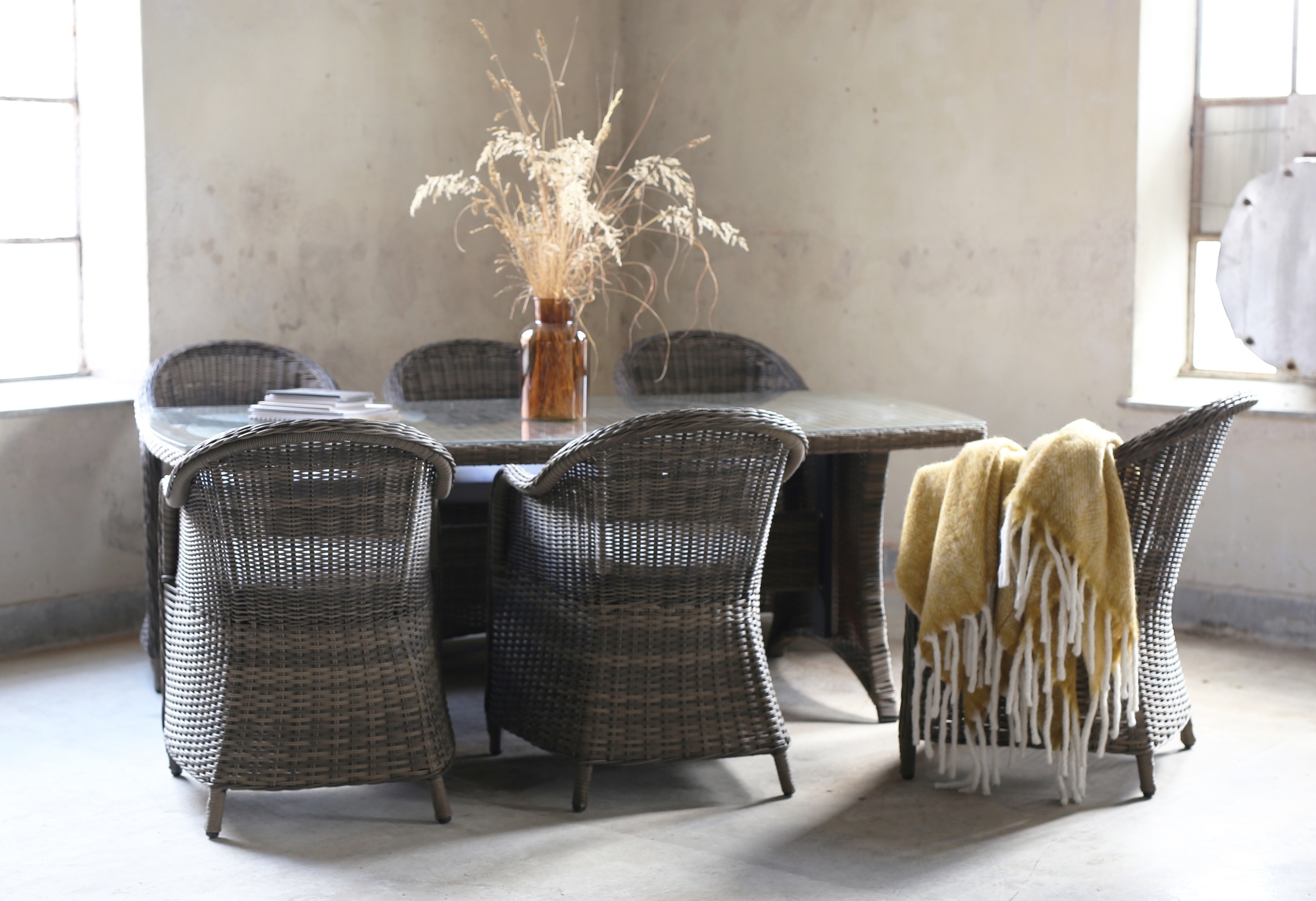 Matgruppe Sienna: Spisebord inkludert 6 stk. Mercury lenestoler Matgruppe Sienna: Spisebord inkludert 6 stk. Mercury lenestoler