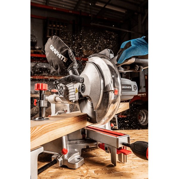 Gjæringssag, 1800W, 210 mm Gjæringssag, 1800W, 210 mm