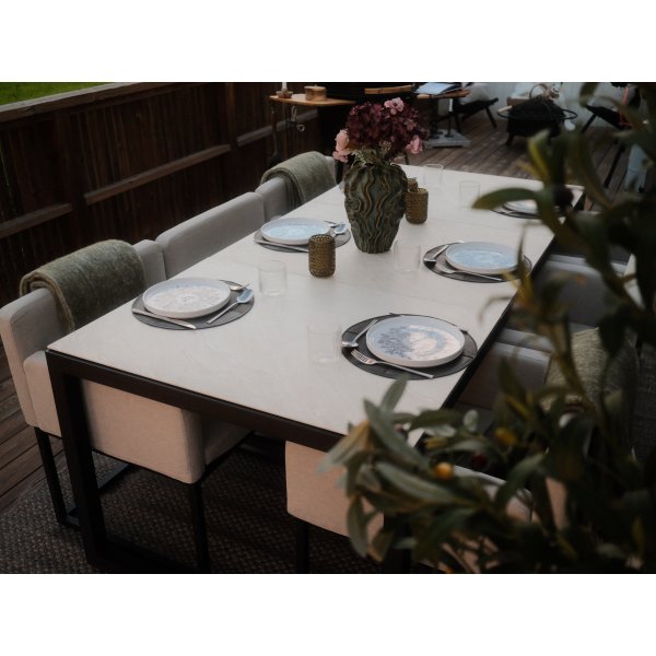 Spisegruppe 6 stoler + bord 215 cm + gr�/svart utend�rs spisegruppe + M�belpleie