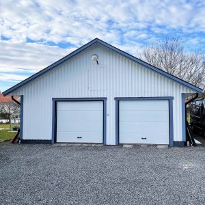 Garasjeport med motor | 2,4 m bred | Hvit Garasjeport med motor | 2,4 m bred | Hvit