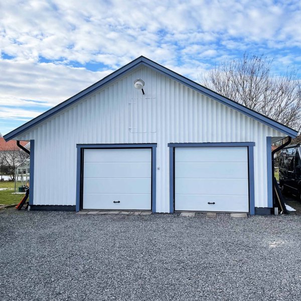 Garasjeport med motor | 2,4 m bred | Hvit