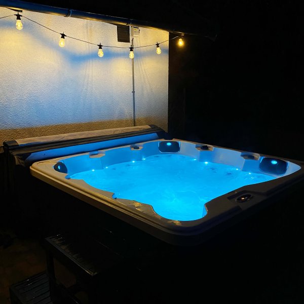 Badestamp Poseidon - 5-6 personer Badestamp Poseidon - 5-6 personer