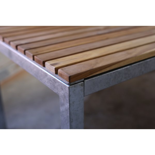 Alva spisebord 190x90 cm - Teak / Galvanisert stål Alva spisebord 190x90 cm - Teak / Galvanisert stål