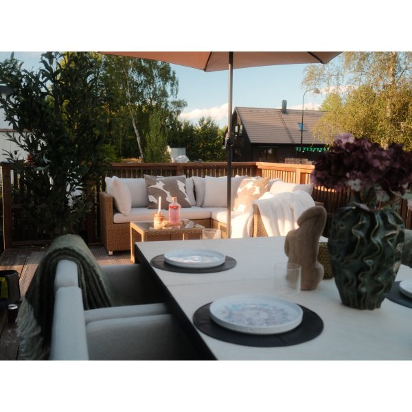 Loungegruppe Natur med hvite puter 200x200 - Vamos + Flekkfjerner for møbler Loungegruppe Natur med hvite puter 200x200 - Vamos + Flekkfjerner for møbler