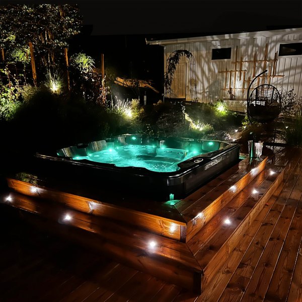 Badestamp Poseidon Blackline - 5-6 personer Badestamp Poseidon Blackline - 5-6 personer