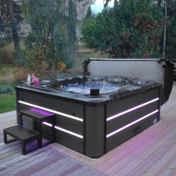 Badestamp Vivid Dreams WiFi - 5-6 personer - Svart utgave Badestamp Vivid Dreams WiFi - 5-6 personer - Svart utgave