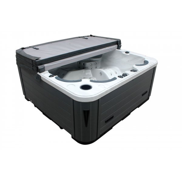 Badestamp Jupiter 94 Jets - 6 personer - Deksel inkludert Badestamp Jupiter 94 Jets - 6 personer - Deksel inkludert