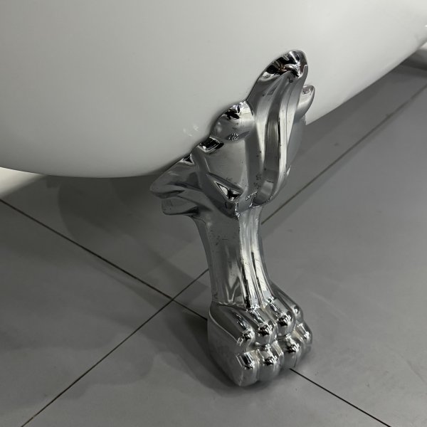 Frittst�ende Kapolei badekar med klof�tter 170 � 75 cm