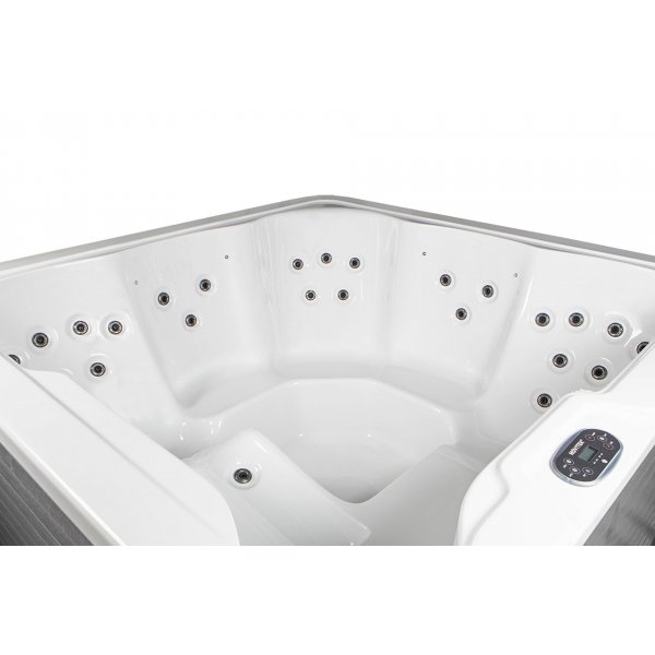 Badestamp Luosto 29 Jets - 5 Personer - Deksel inkludert Badestamp Luosto 29 Jets - 5 Personer - Deksel inkludert