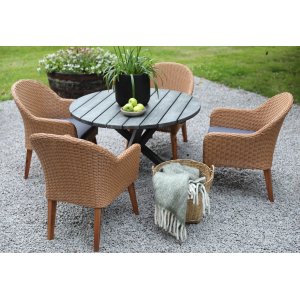 Spisegruppe Mercury: Scottsdale rundt bord inkludert 4 stk. Valetta lenestoler i naturfarget kunstrotting Spisegruppe Mercury: Scottsdale rundt bord inkludert 4 stk. Valetta lenestoler i naturfarget kunstrotting