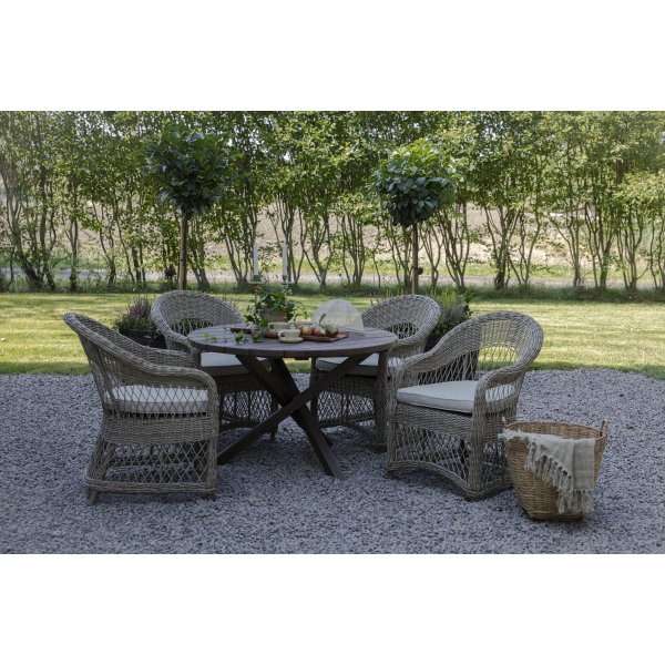 Utegruppe Marbella: Scottsdale rundt brunt spisebord Ø112 cm inkludert 4 Marbella lenestoler i naturfarget kunstrotting Utegruppe Marbella: Scottsdale rundt brunt spisebord Ø112 cm inkludert 4 Marbella lenestoler i naturfarget kunstrotting