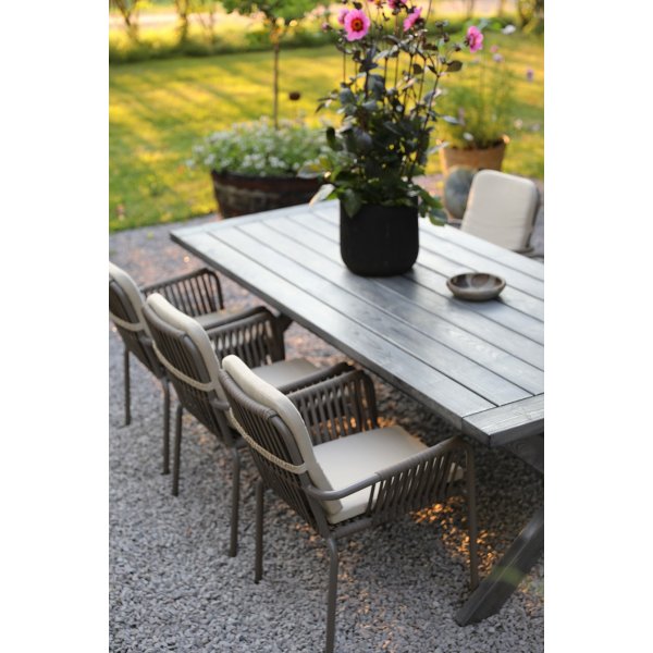 Oxford utendørs spisegruppe; grått bord 220 cm inkl. 6 stk. Lincoln stabelbare karmstoler grå/beige Oxford utendørs spisegruppe; grått bord 220 cm inkl. 6 stk. Lincoln stabelbare karmstoler grå/beige