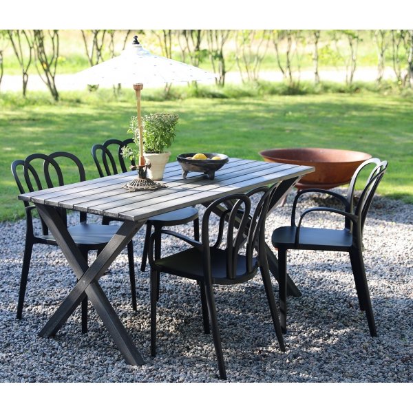 Spisegruppe Scottsdale: 150 cm grtt trebord inkludert 4 stk. stablebare Thornet karmstoler