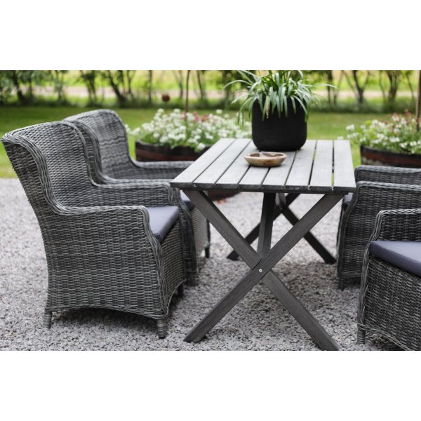 Spisegruppe Scottsdale: Bord 150 cm inkl. 4 stk. Jacksonville lenestoler i grå kunstrotting Spisegruppe Scottsdale: Bord 150 cm inkl. 4 stk. Jacksonville lenestoler i grå kunstrotting