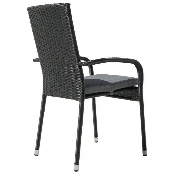 Majken stabelbar utestol med pute - Sort syntetisk rotting med grå sittepute Majken stabelbar utestol med pute - Sort syntetisk rotting med grå sittepute