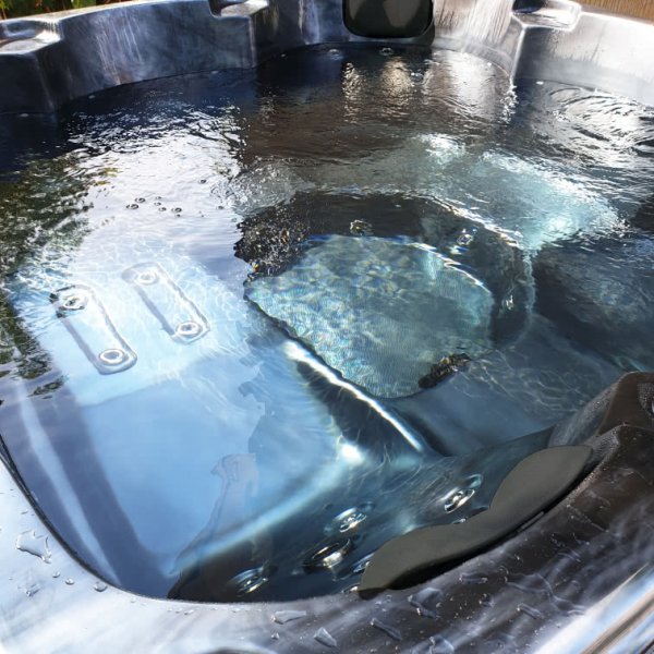 Badestamp Poseidon Blackline - 5-6 personer Badestamp Poseidon Blackline - 5-6 personer